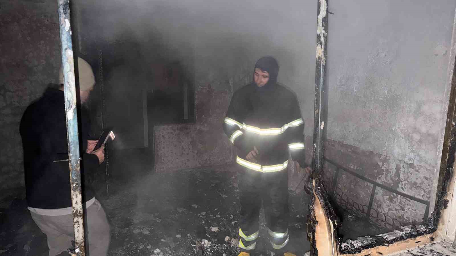 Artvin Hopa’da apartman dairesinde yangın paniği
