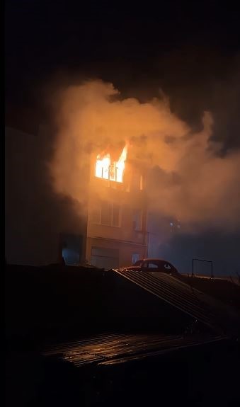 Artvin Hopa’da apartman dairesinde yangın paniği
