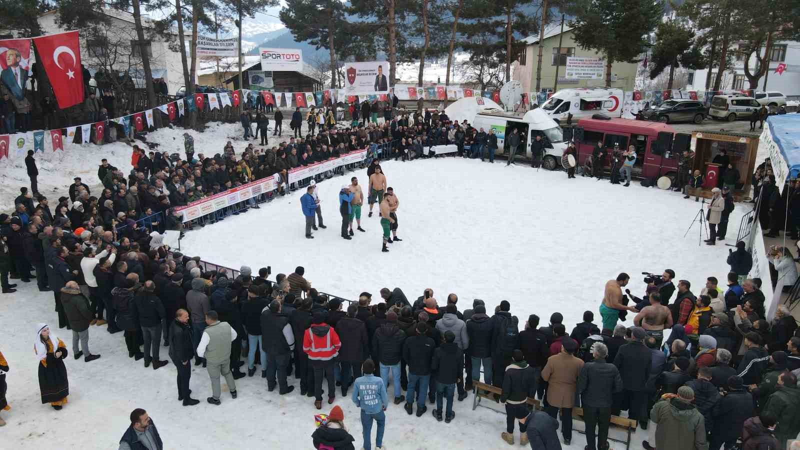 Artvin’de 300 yıllık kar üstü karakucak geleneği yaşatılıyor
