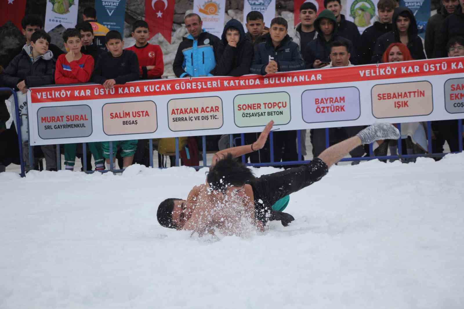 Artvin’de 300 yıllık kar üstü karakucak geleneği yaşatılıyor
