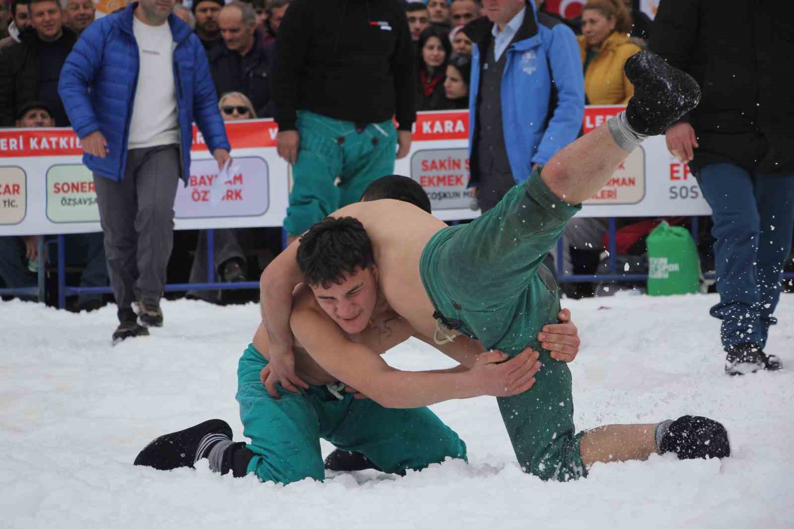 Artvin’de 300 yıllık kar üstü karakucak geleneği yaşatılıyor
