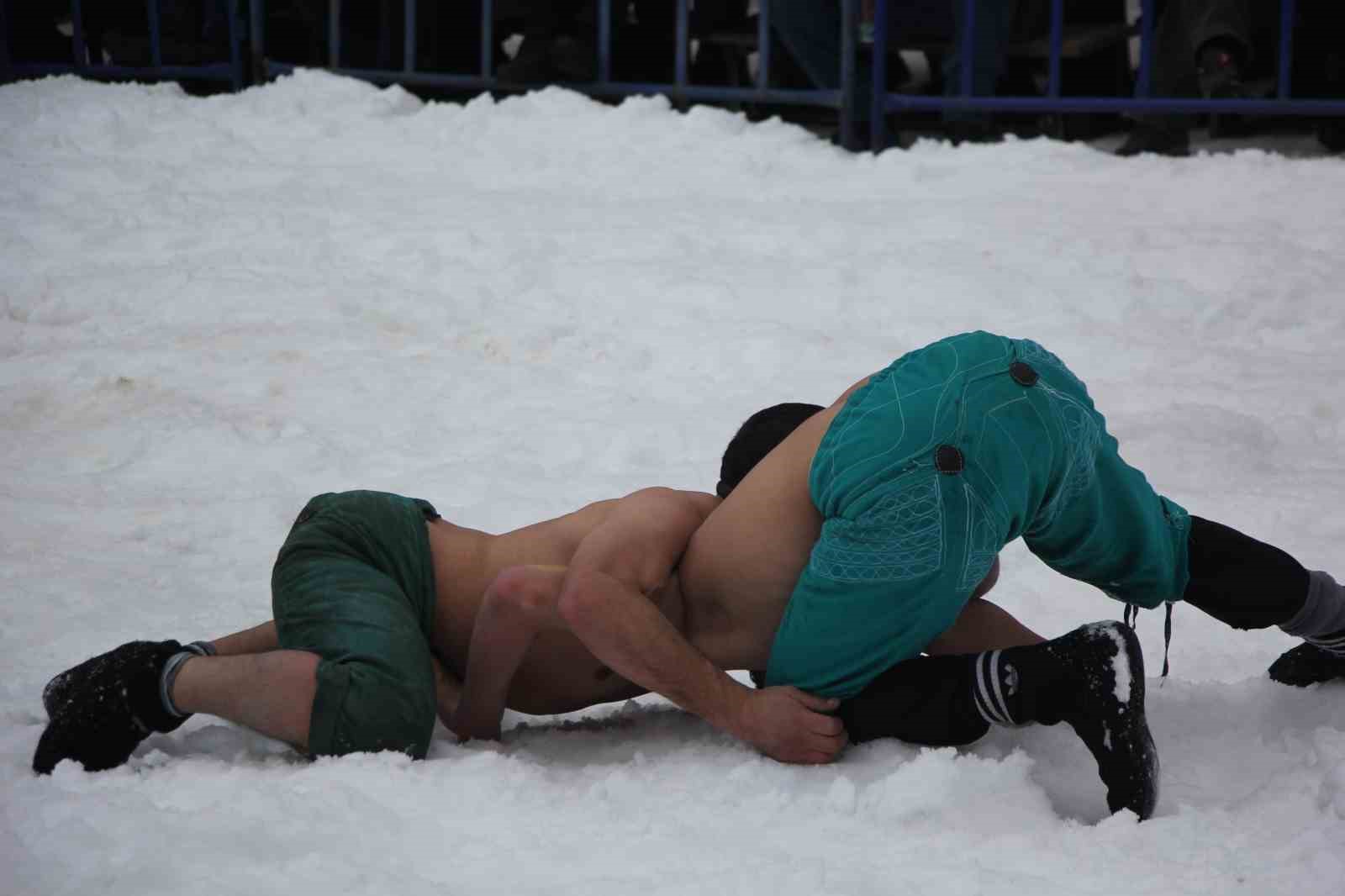 Artvin’de 300 yıllık kar üstü karakucak geleneği yaşatılıyor
