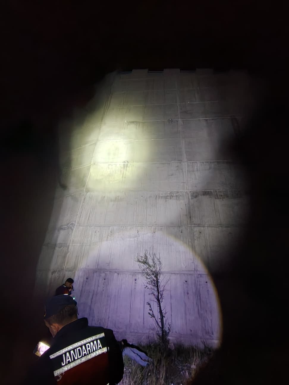 Artvin’de 70 metrelik duvardan düşen kişi hayatını kaybetti
