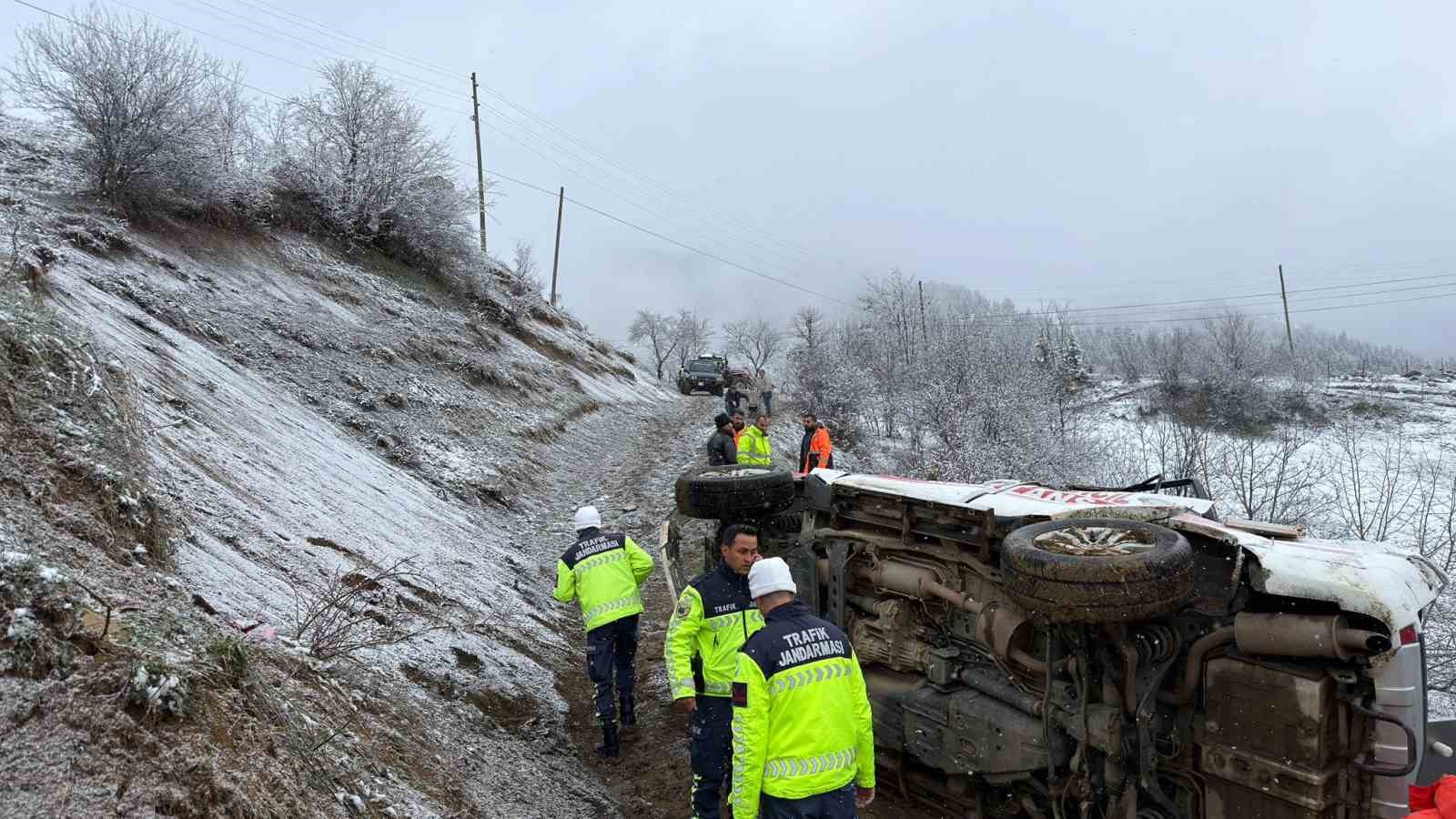 Artvin’de ambulans uçuruma yuvarlandı: 1 ölü, 4 yaralı
