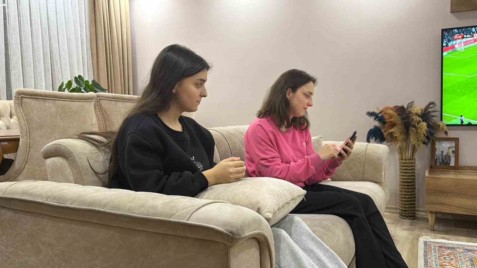 Artvin’de aralarında 11 yaş olan kardeşlerin telefonlarının yüz tanıma şaşkınlığı
