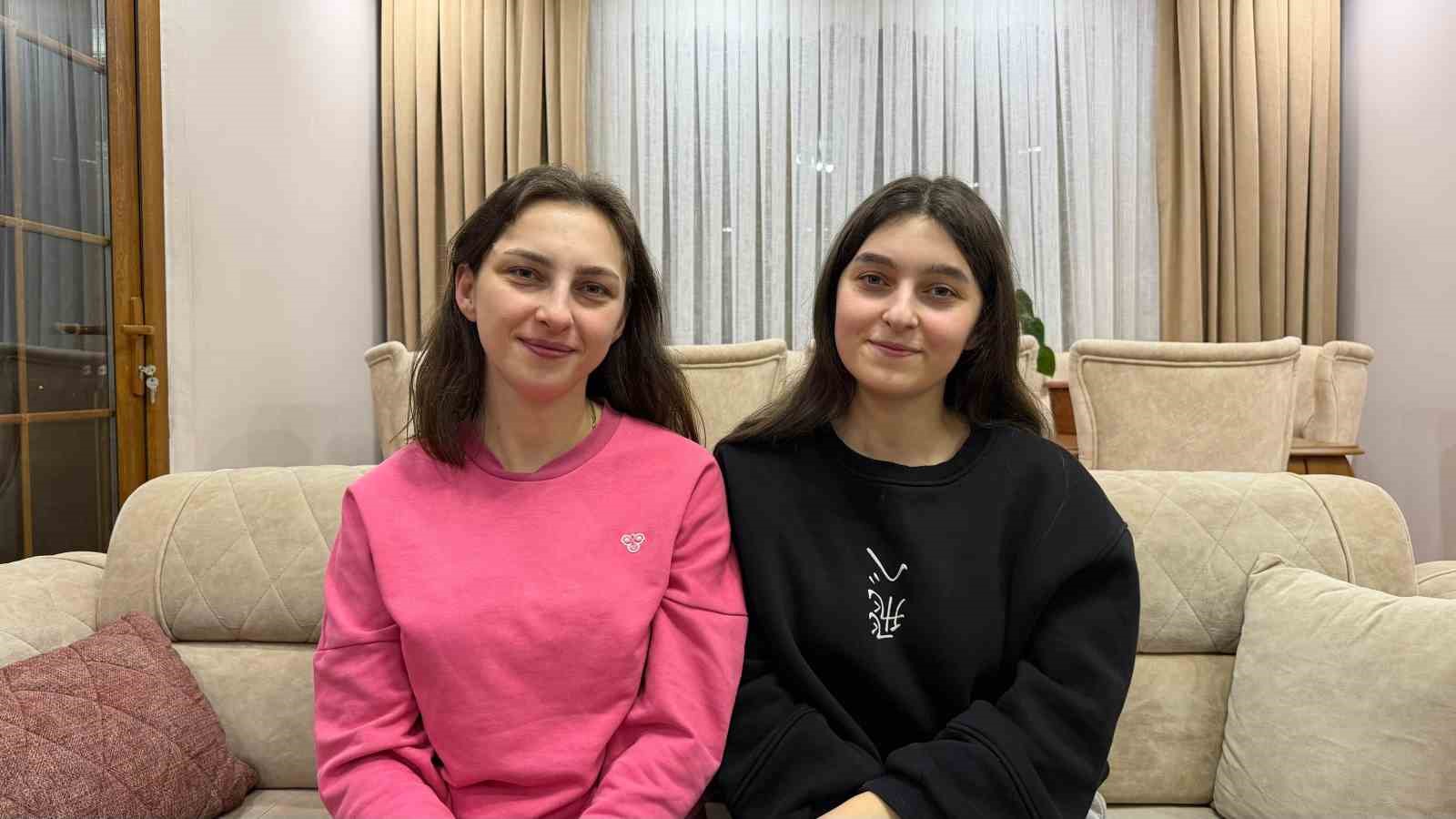 Artvin’de aralarında 11 yaş olan kardeşlerin telefonlarının yüz tanıma şaşkınlığı
