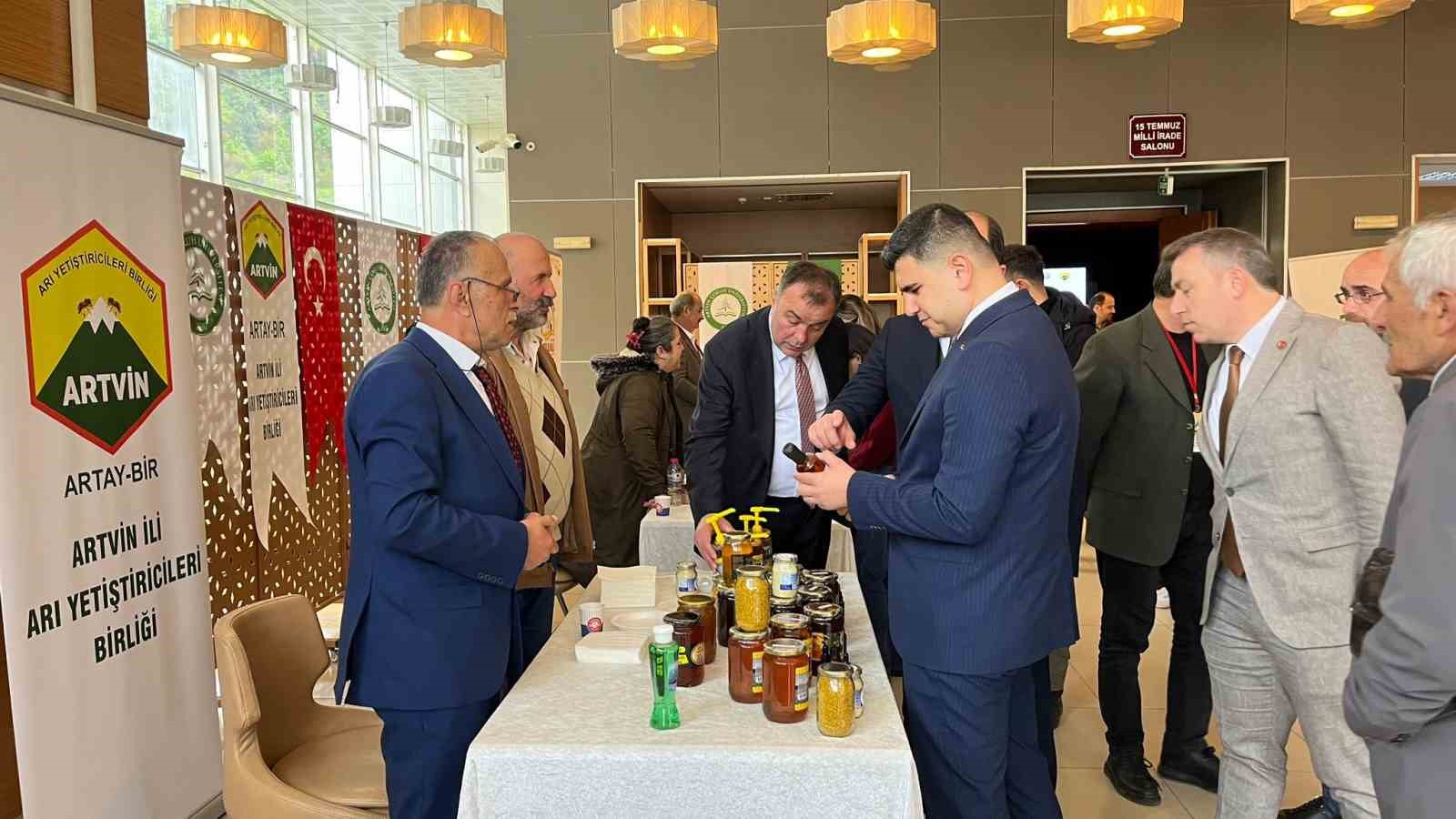 Artvin’de Bal Çalıştayı düzenlendi
