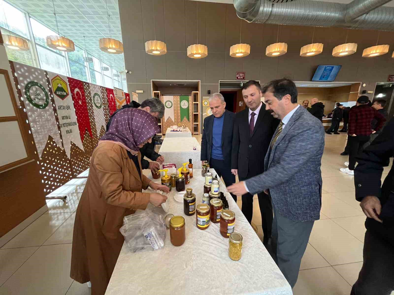 Artvin’de Bal Çalıştayı düzenlendi
