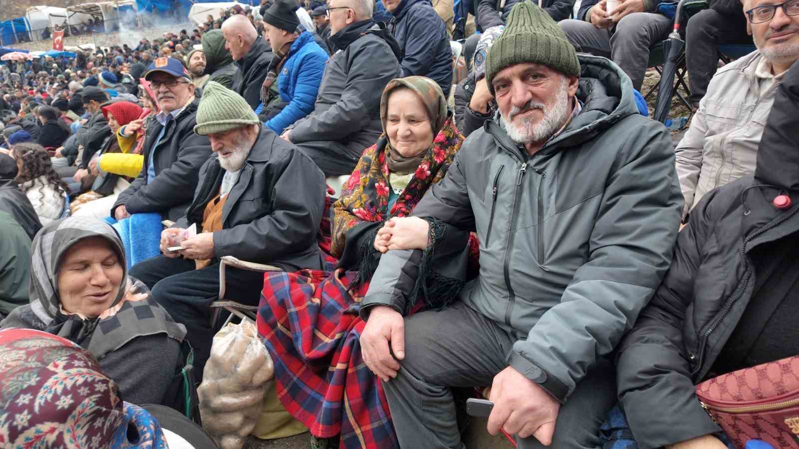 Artvin’de boğa güreşleri sezonu Sarıgöl’de açıldı
Artvin’de boğa güreşleri sezonu Sarıgöl’de açıldı