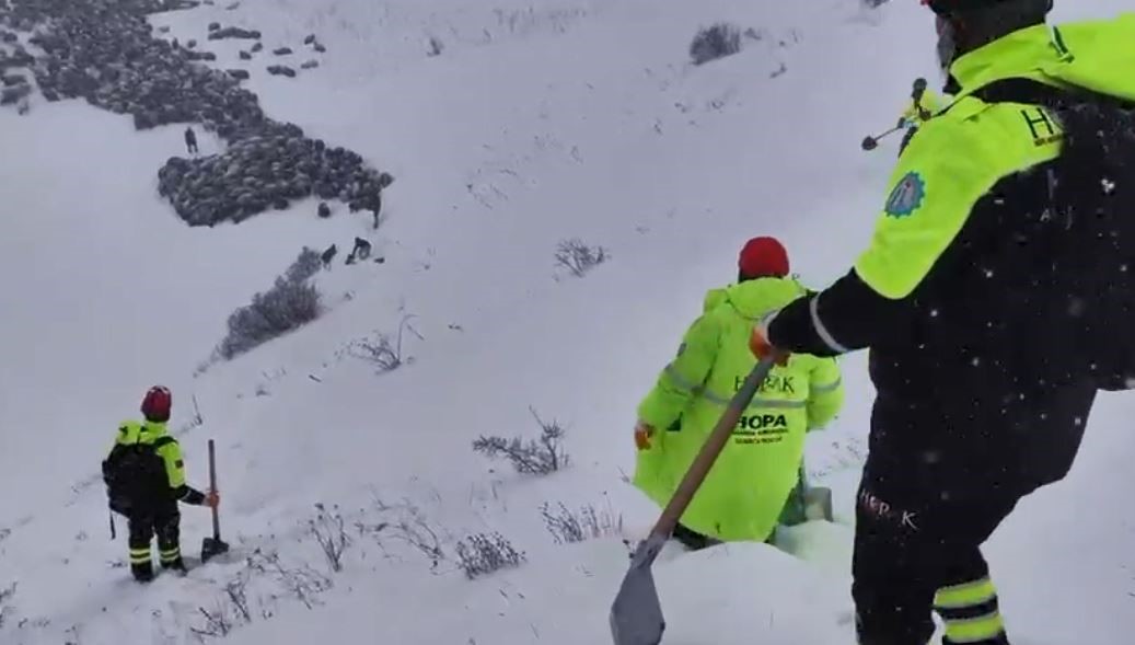 Artvin’de çığ altında kalan 3 çobandan birinin cansız bedenine ulaşıldı
