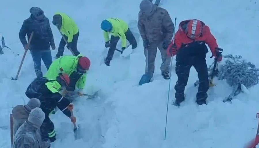 Artvin’de çığ altında kalan 3 çobandan birinin cansız bedenine ulaşıldı
