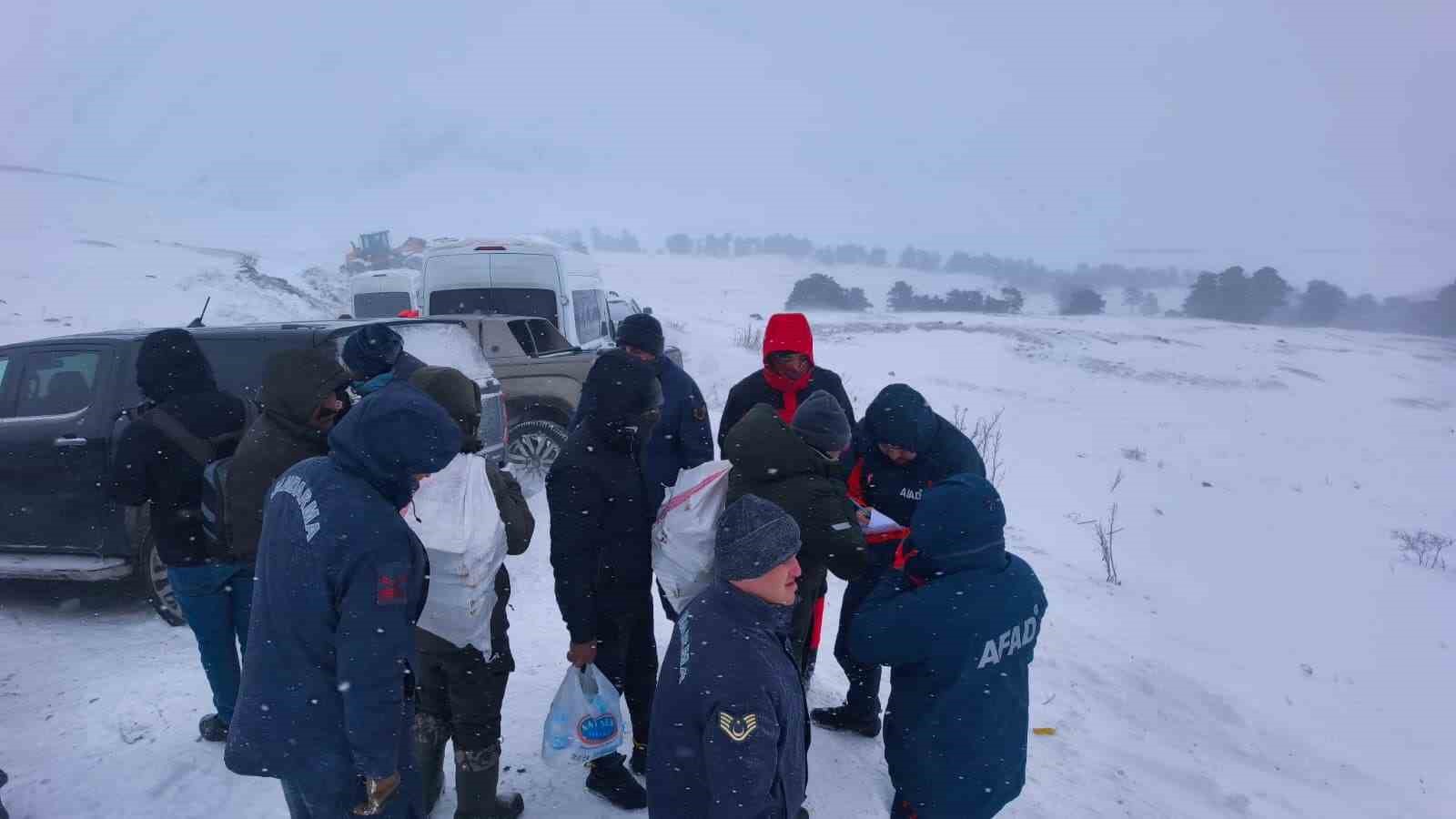 Artvin’de çığ altında kalan çobanları arama çalışmaları sürüyor
