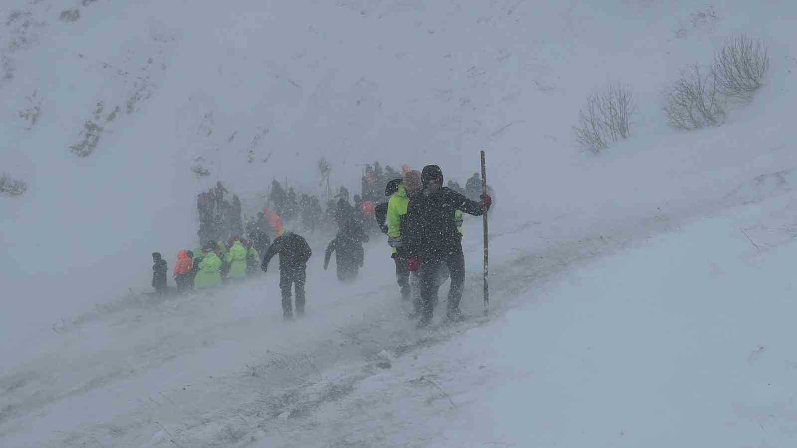Artvin’de çığ bölgesinde arama çalışmalarına ara verildi
