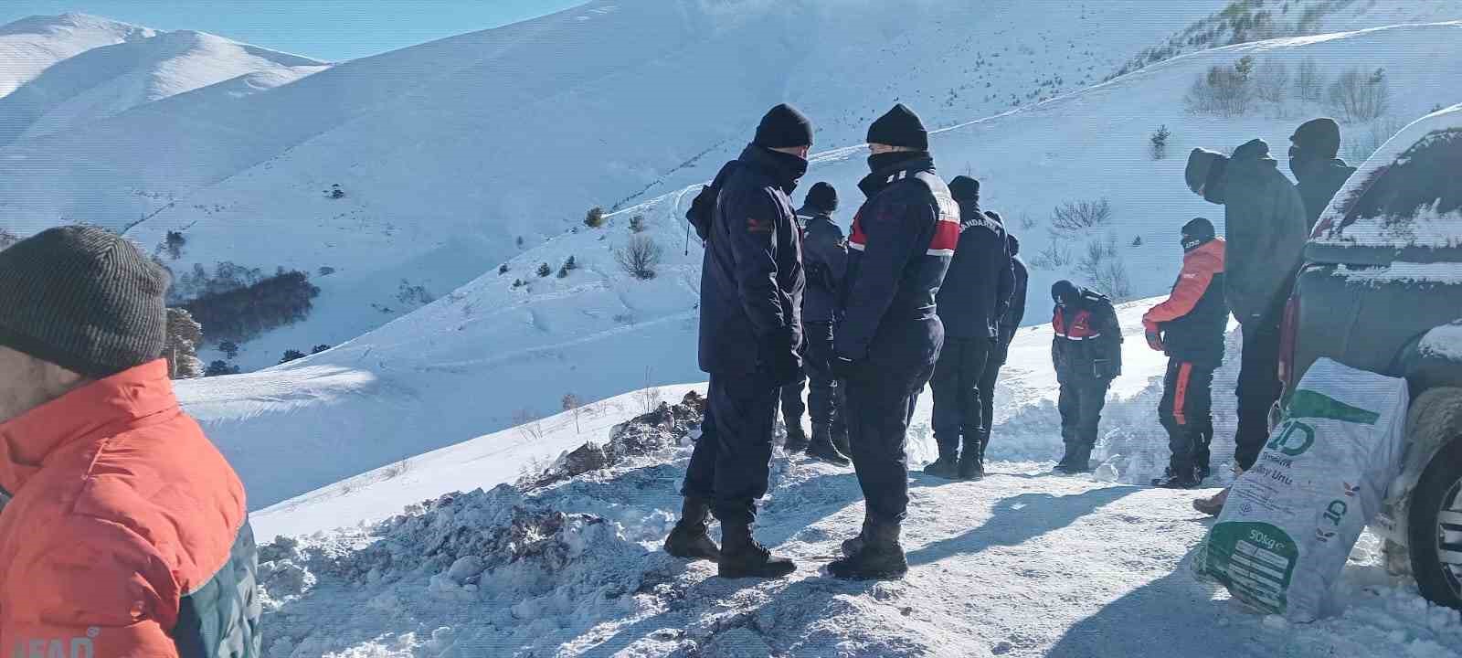 Artvin’de çığ faciasındaki kayıp çoban için arama çalışmaları üçüncü gününde yeniden başladı

