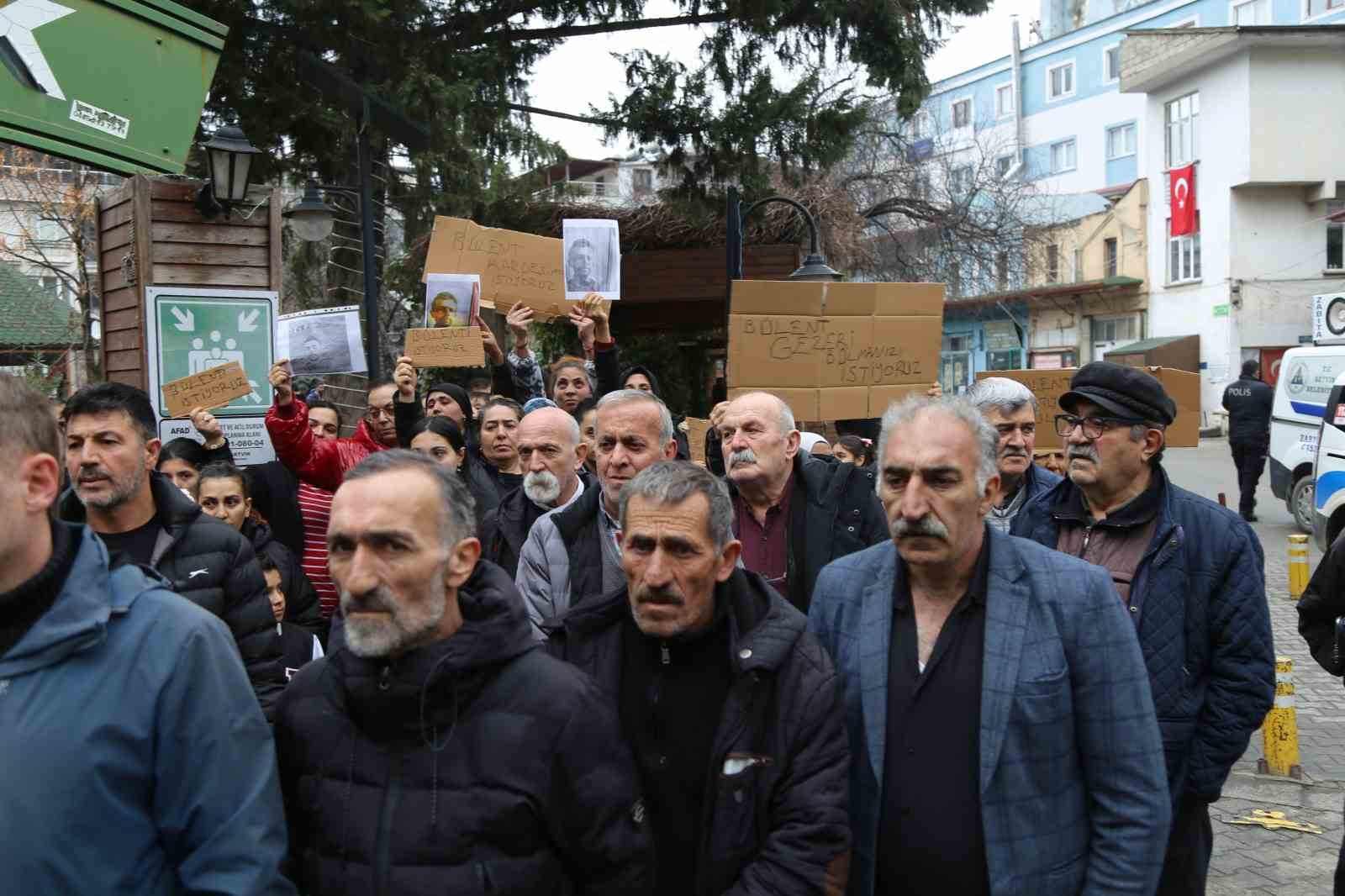 Artvin’de çığda kaybolan çoban için yakınlarından çağrı
