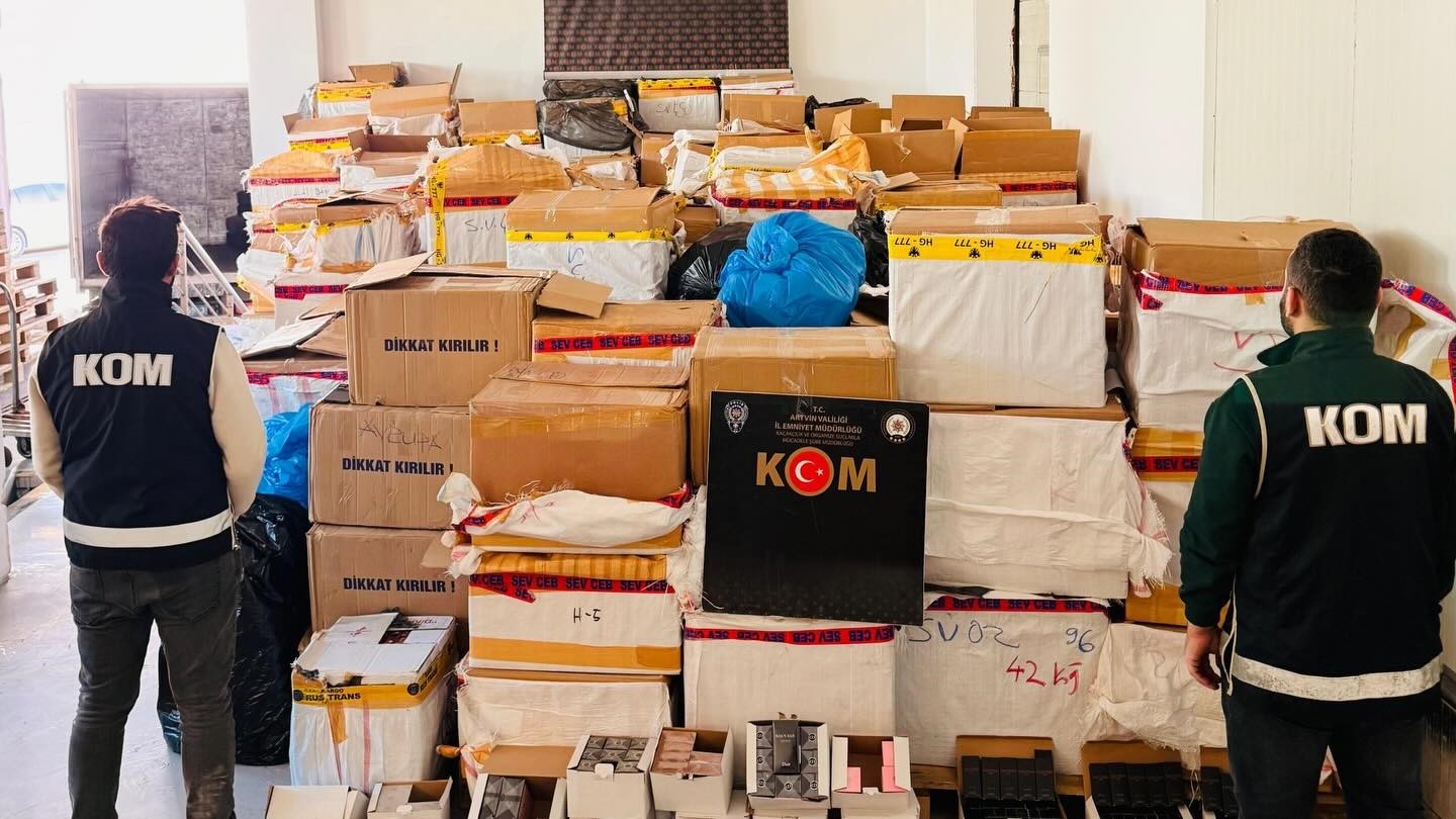 Artvin’de kaçakçılık operasyonu: 300 milyon TL’lik ürün ele geçildi
