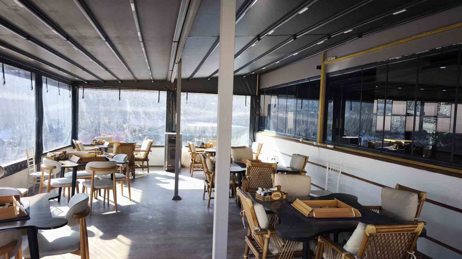 Artvin’de kafedeki hırsızlık anı kamerada
