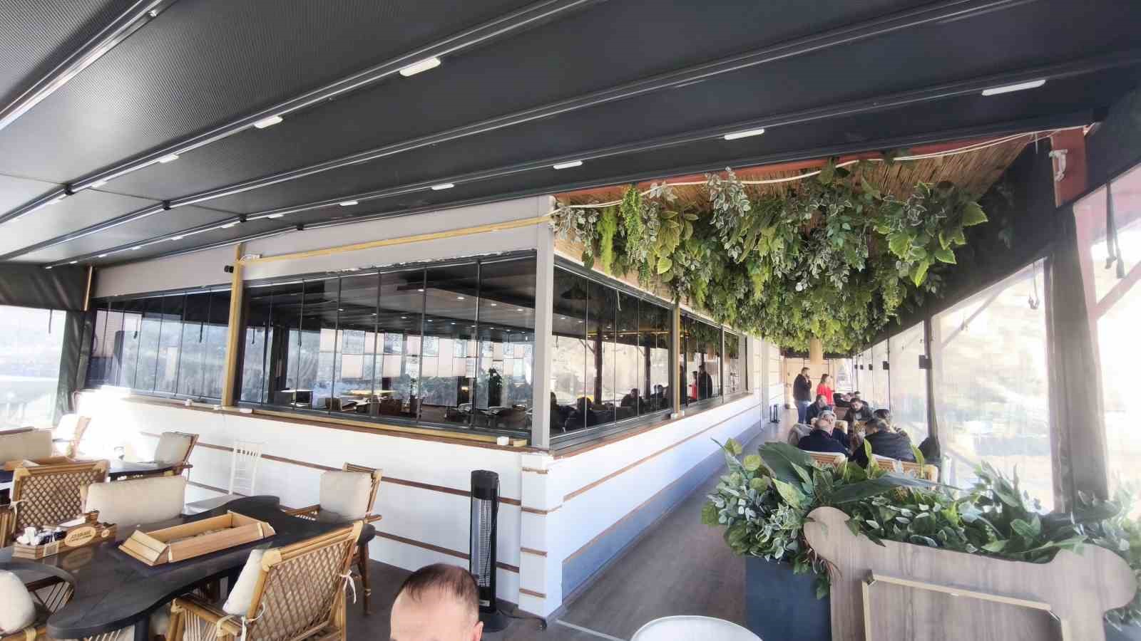 Artvin’de kafedeki hırsızlık anı kamerada
