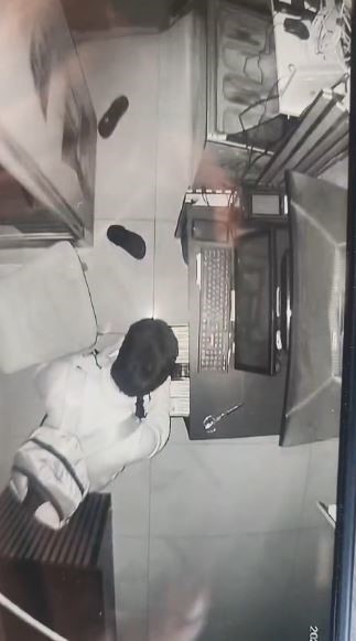 Artvin’de kafedeki hırsızlık anı kamerada
