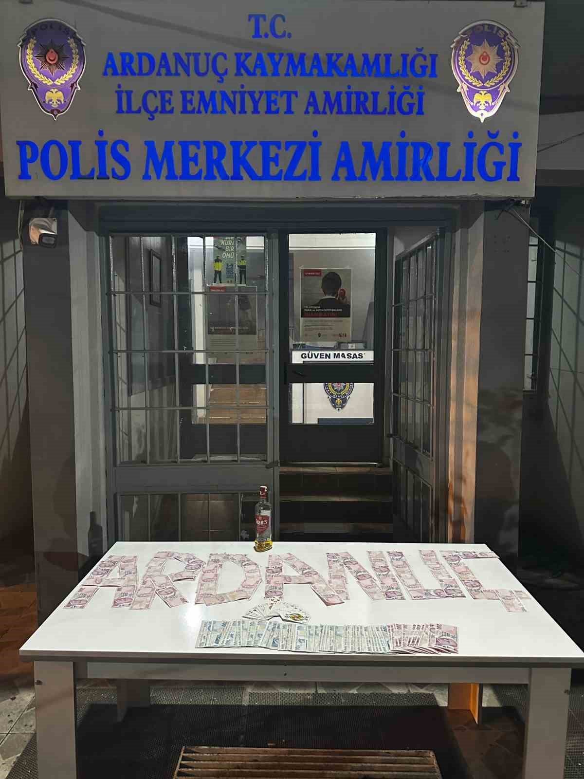 Artvin’de kıraathaneye kumar baskını
