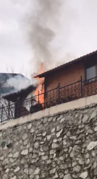 Artvin’de taksi durağında çıkan yangın paniğe neden oldu
