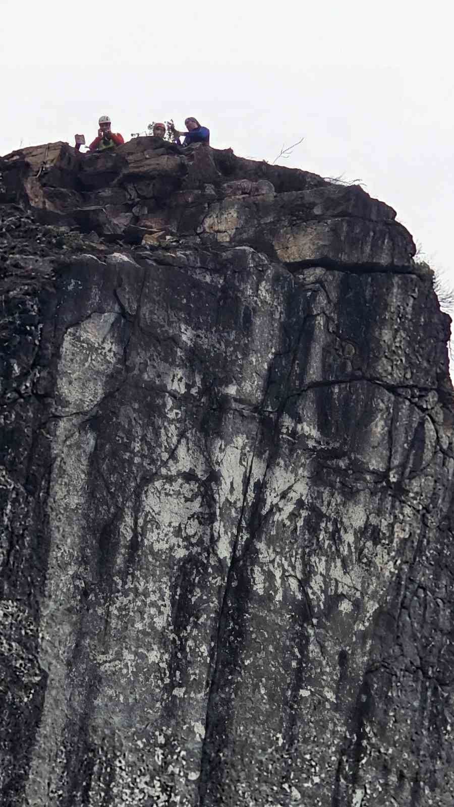 Artvin’de tehlike oluşturan kayalar kontrollü şekilde düşürüldü
