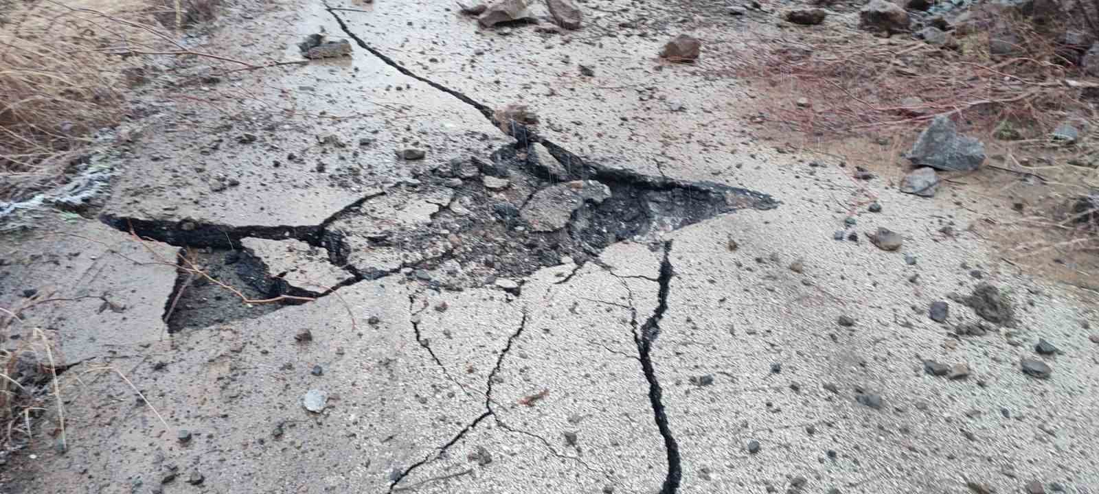 Artvin’in Yusufeli ilçesinde heyelan
