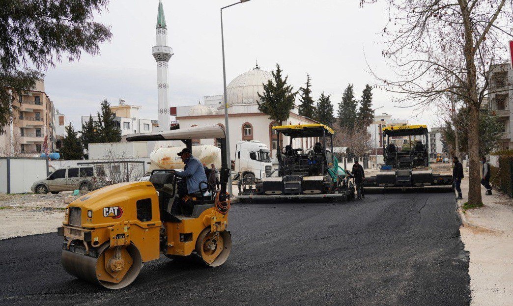 Arzumkent Caddesinde asfalt serimi başladı
