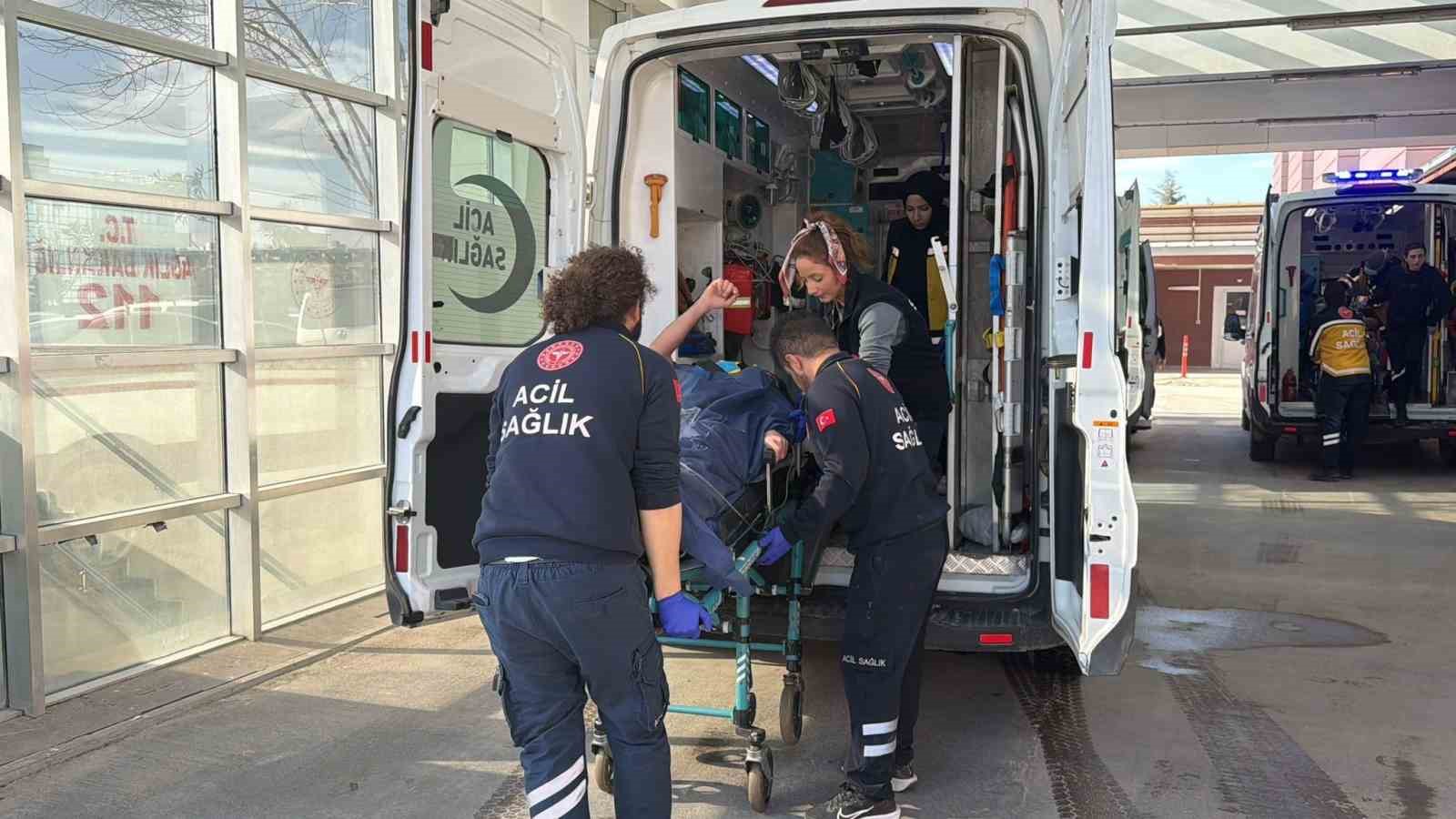 Asansör boşluğuna düşen 2 kişi yaralandı
