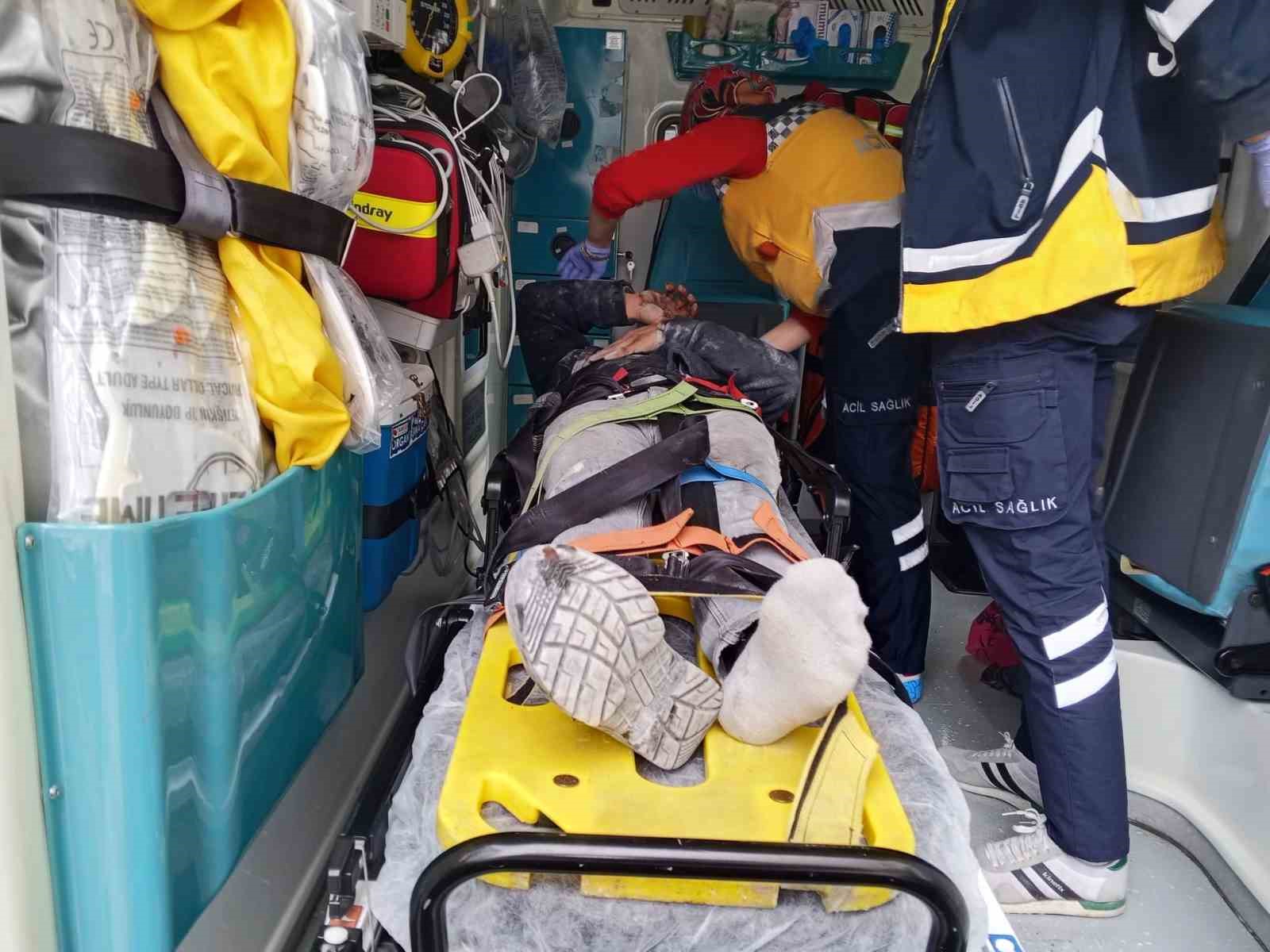 Asansör boşluğuna düşen işçi yaralandı
