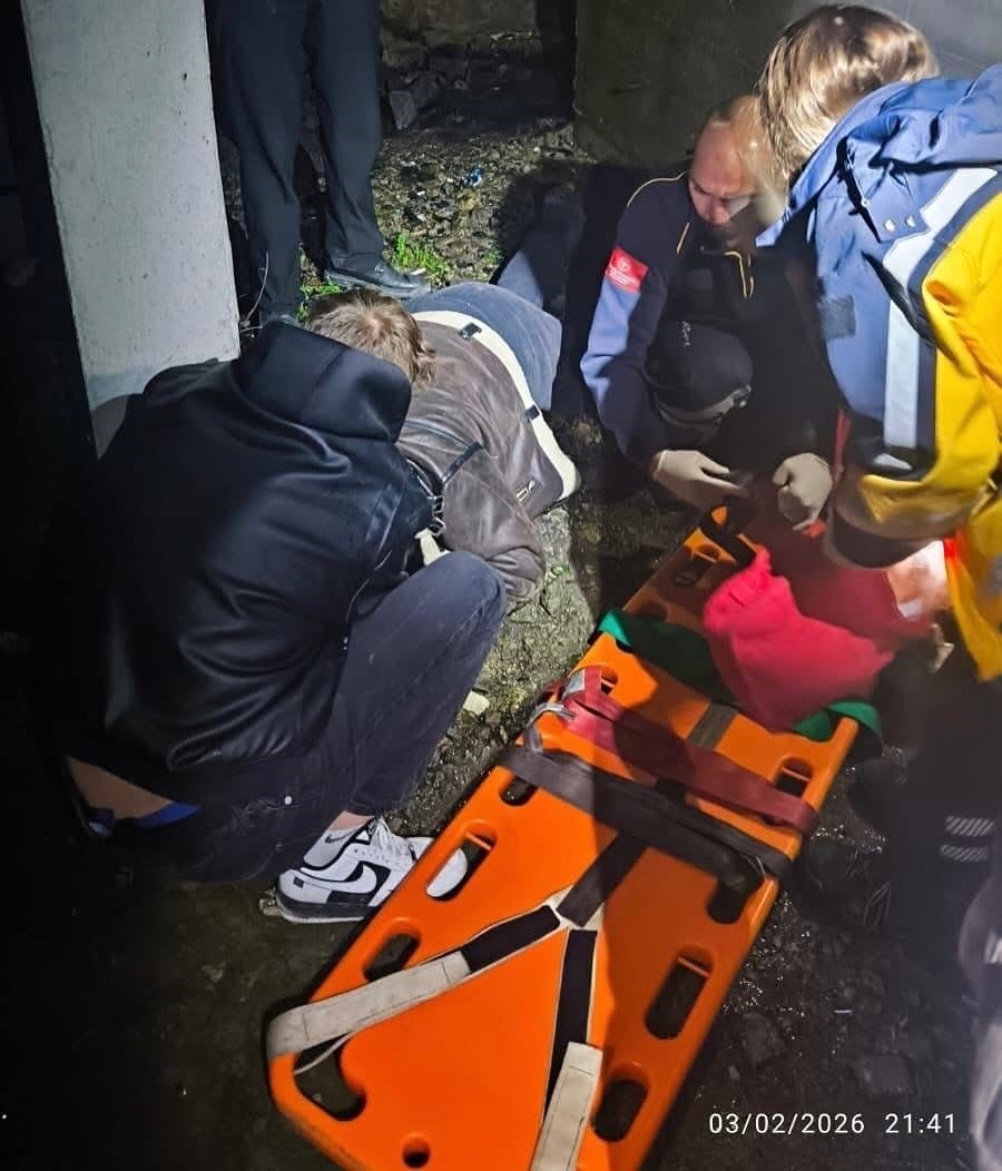 Asansör boşluğuna düşerek yaralanan kişiyi itfaiye kurtardı
