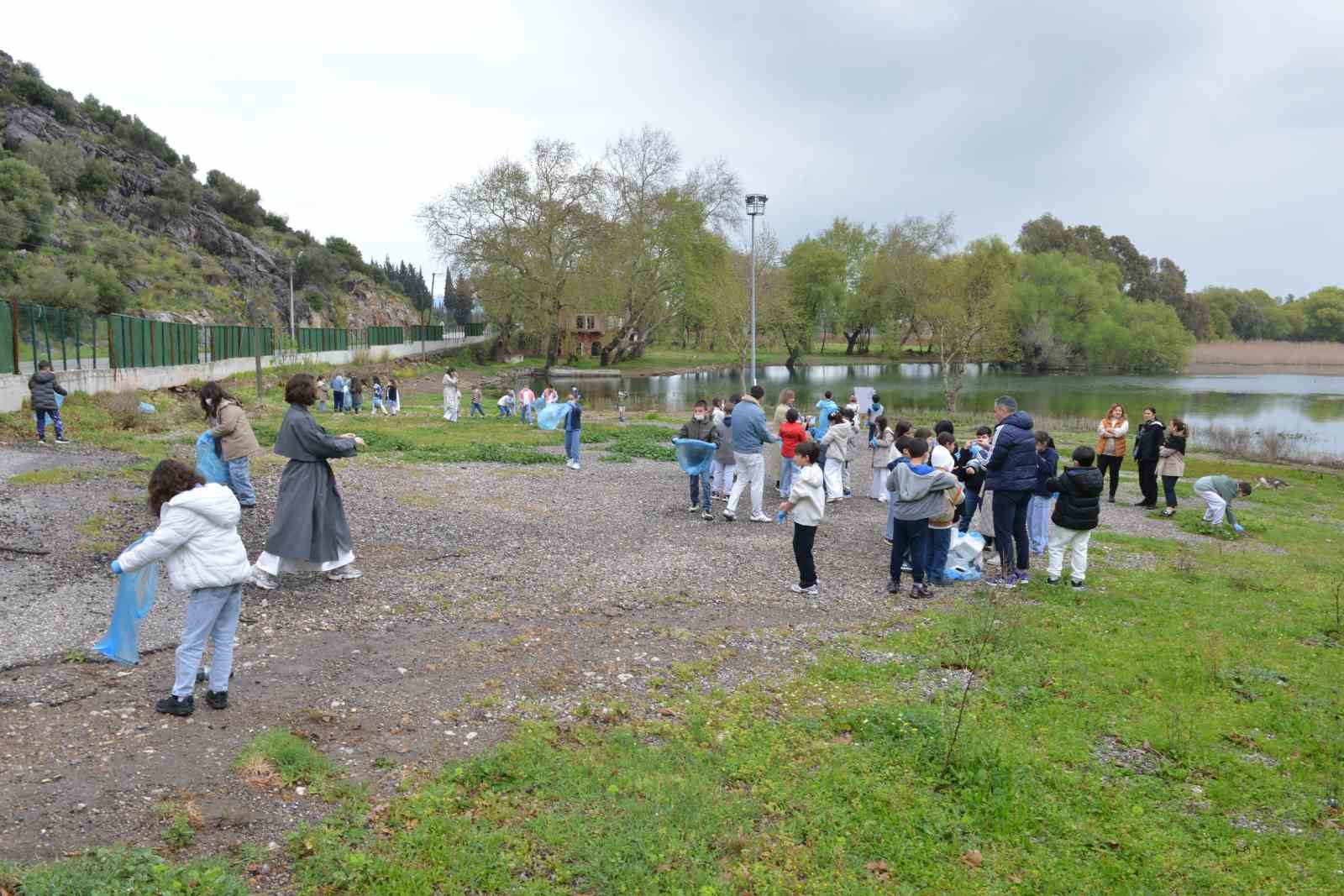ASAT farklı yaş gruplarına suyun önemini anlatıyor
ASAT farklı yaş gruplarına suyun önemini anlatıyor