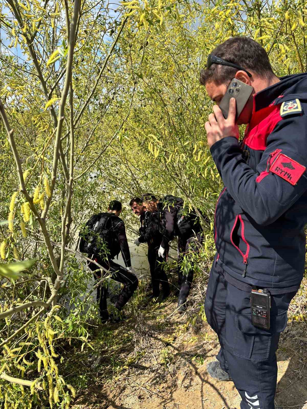 Asi Nehrinde kimliği belirsiz erkek cesedi bulundu
