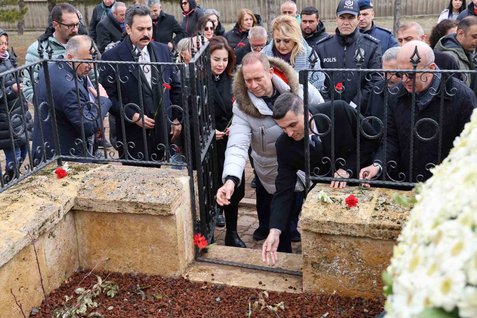 Aşık Veysel 53 yıl sonra da unutulmadı
