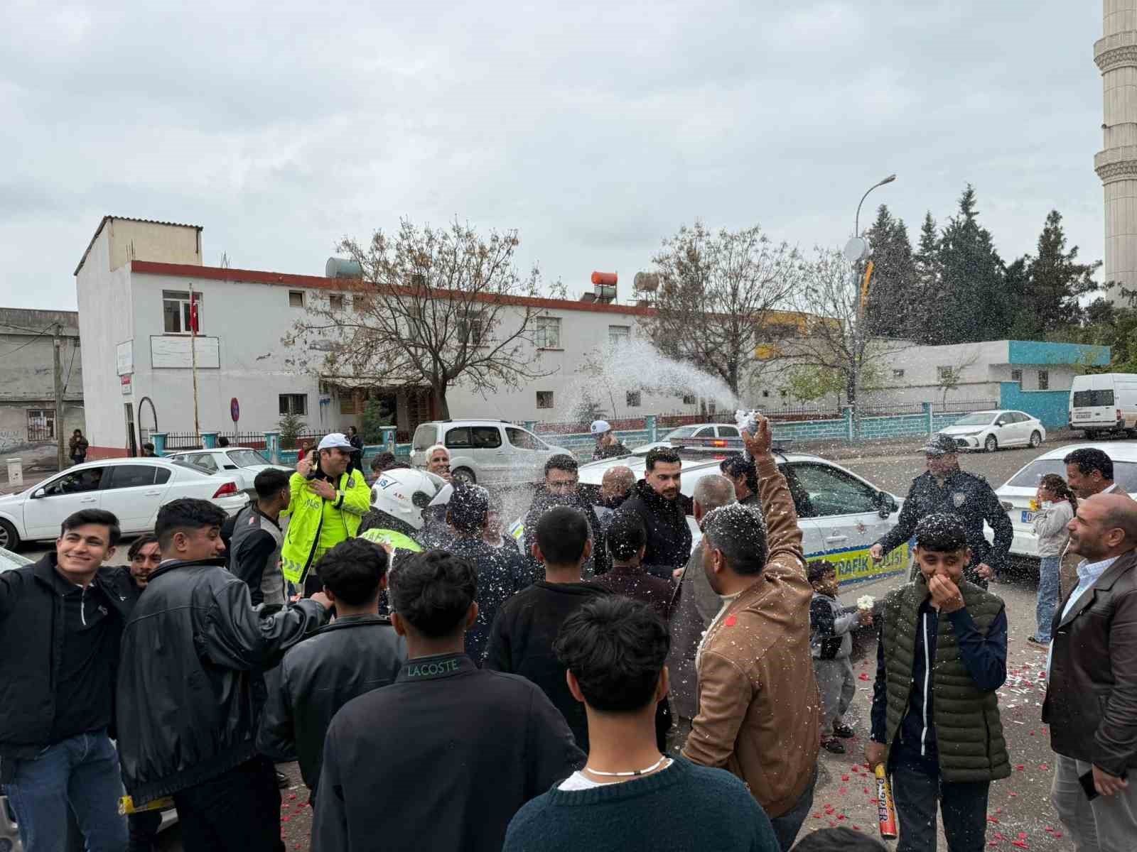 Asılsız ihbardan sürpriz pasta çıktı
