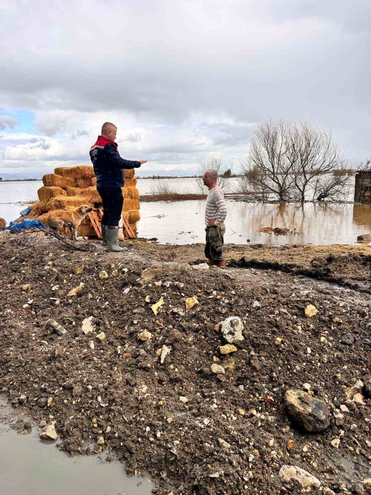 Aşırı yağışlar sonrası Söke’de hayvanlar güvenli bölgelere alındı
