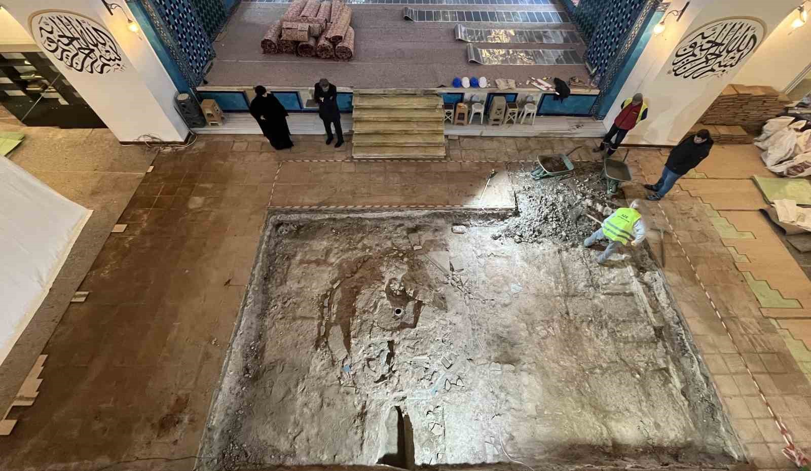 Asırlar sonra ortaya çıktı... Muradiye’de gizli kalan detay
Asırlar sonra ortaya çıktı... Muradiye’de gizli kalan detay