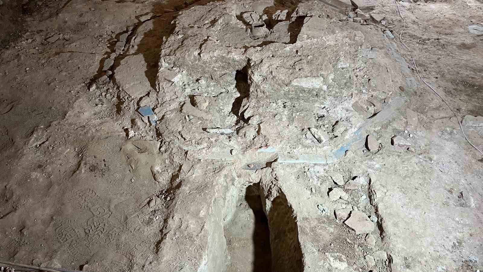 Asırlar sonra ortaya çıktı... Muradiye’de gizli kalan detay
Asırlar sonra ortaya çıktı... Muradiye’de gizli kalan detay