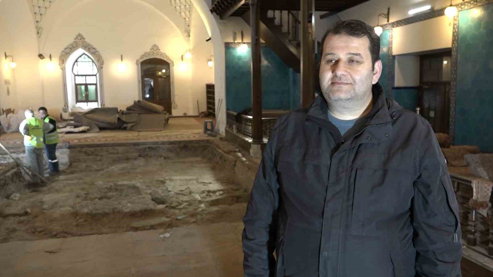 Asırlar sonra ortaya çıktı... Muradiye’de gizli kalan detay
Asırlar sonra ortaya çıktı... Muradiye’de gizli kalan detay