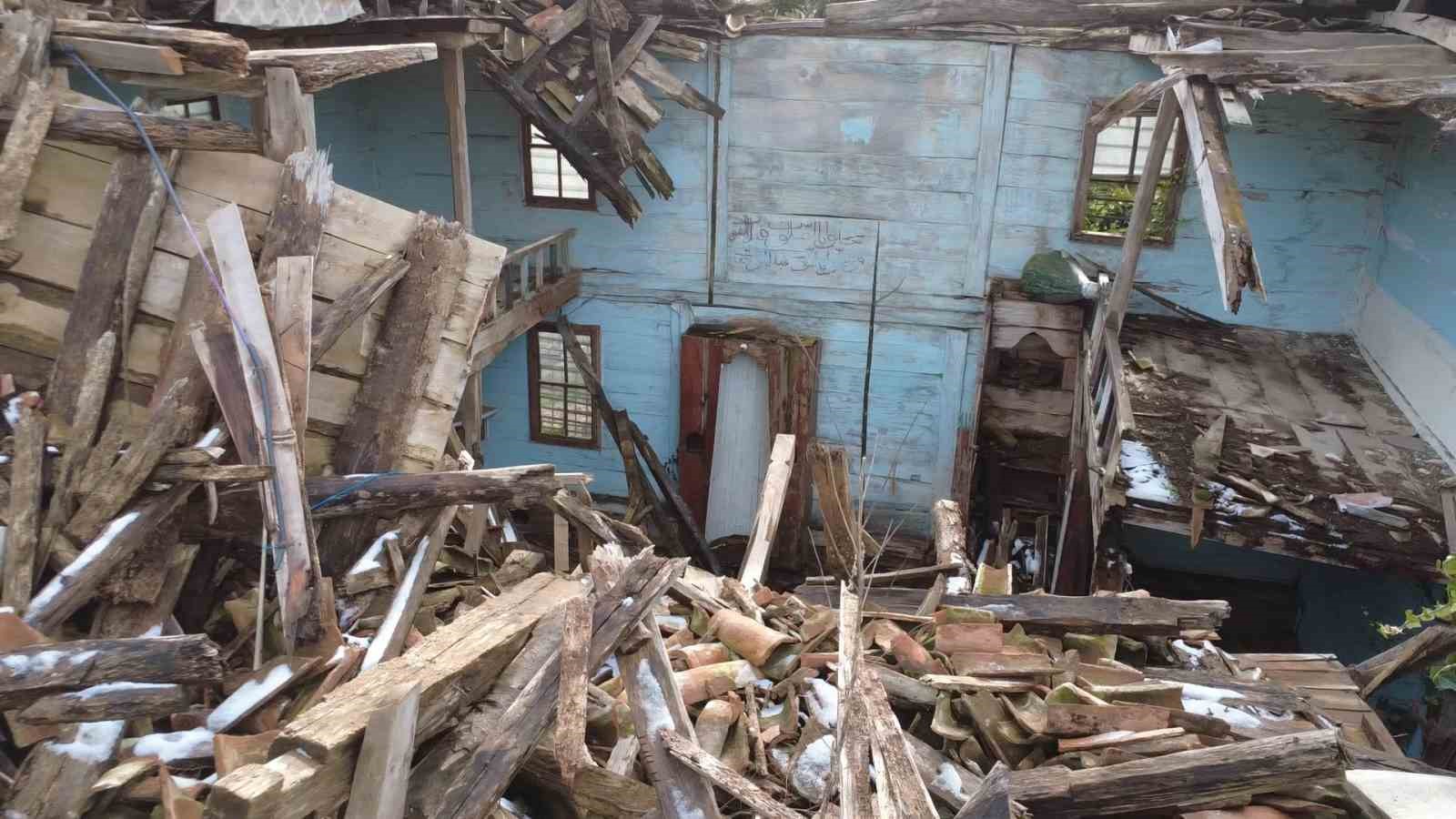 Asırlık cami ilgi bekliyor
