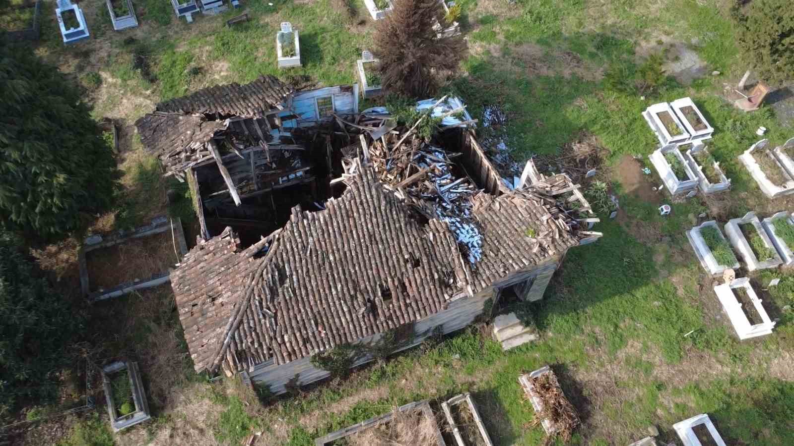 Asırlık cami ilgi bekliyor
