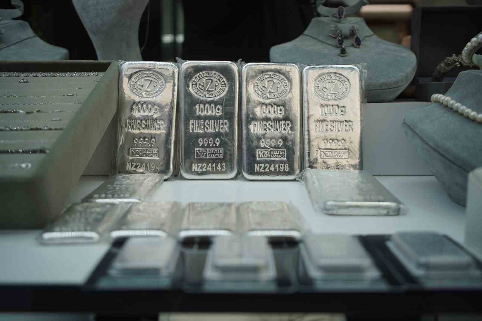 Asırlık çarşıda tezgahlar sanal vitrine taşınıyor: Esnaf e-ticaretle yüzleşiyor
