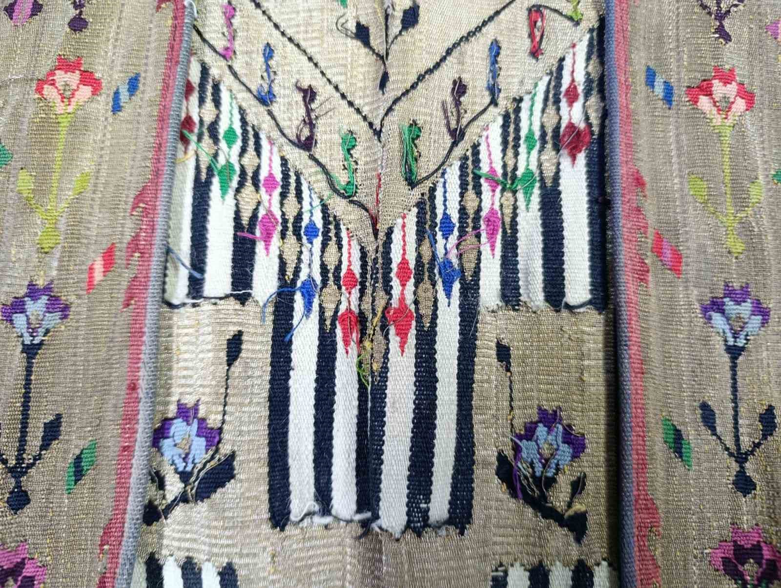 Asırlık Maraş abaları Tarihi Taş Han Çarşısı’nda yaşatılıyor
