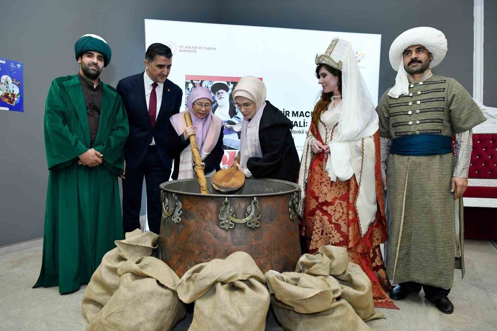 Asırlık mesir geleneği lider eşlerinin katılımıyla yaşatıldı
Asırlık mesir geleneği lider eşlerinin katılımıyla yaşatıldı