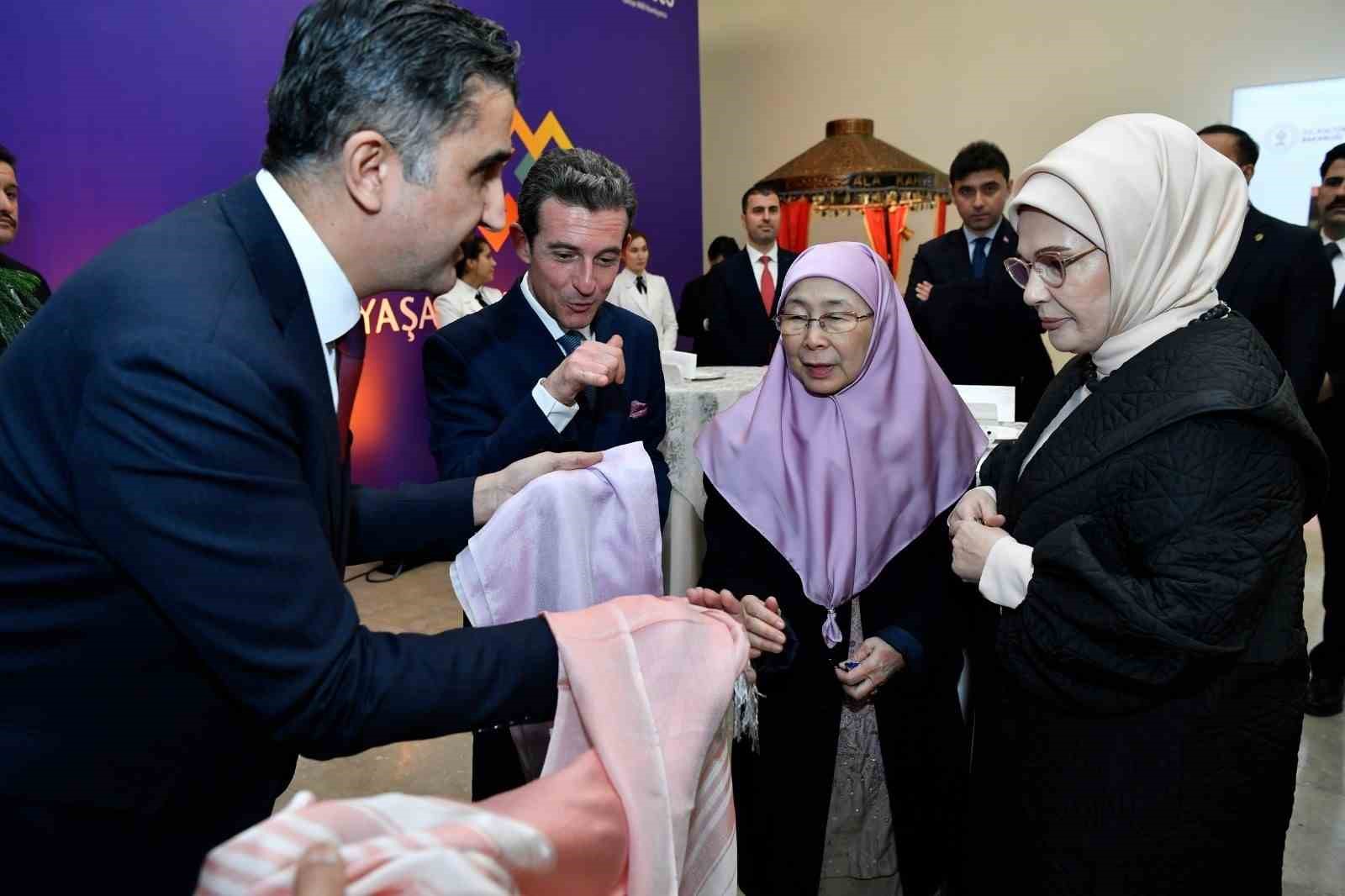 Asırlık mesir geleneği lider eşlerinin katılımıyla yaşatıldı
Asırlık mesir geleneği lider eşlerinin katılımıyla yaşatıldı