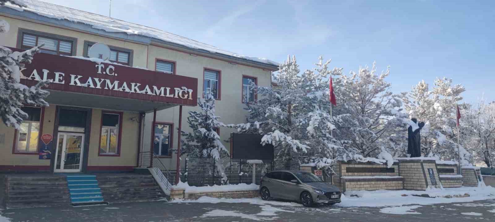 Aşkale’de dondurucu soğuklar hayatı felç etti
