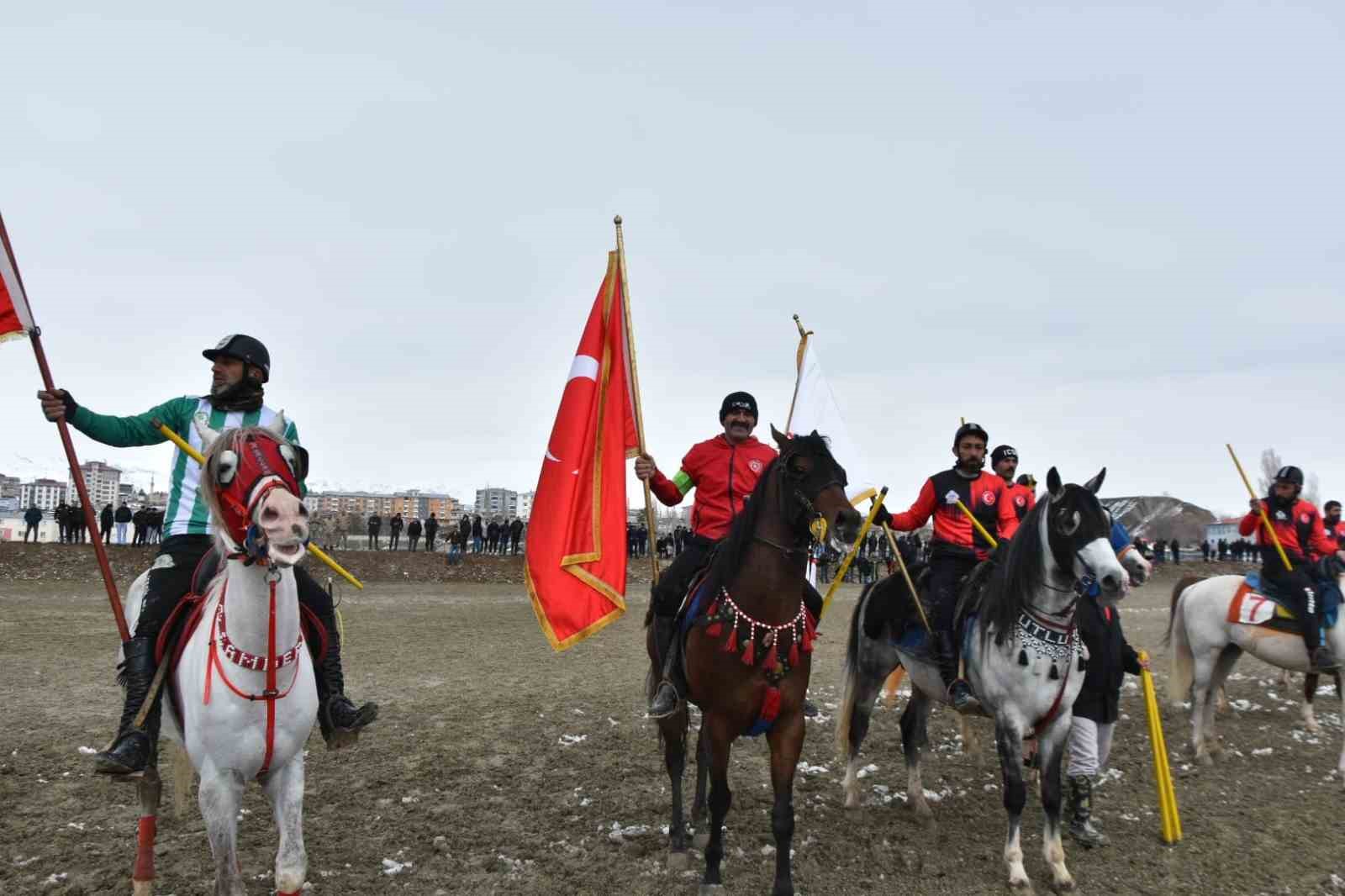 Aşkale’nin kurtuluş bayramında cirit coşkusu
