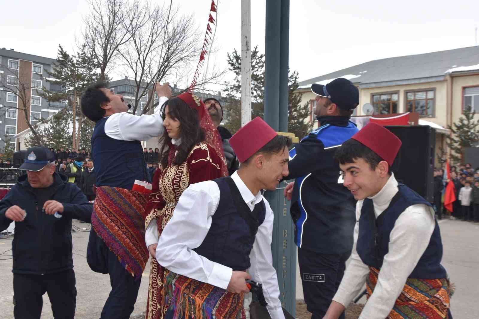 Aşkale’nin kurtuluşunun 108’inci yıl dönümü coşkuyla kutlandı
Aşkale’nin kurtuluşunun 108’inci yıl dönümü coşkuyla kutlandı