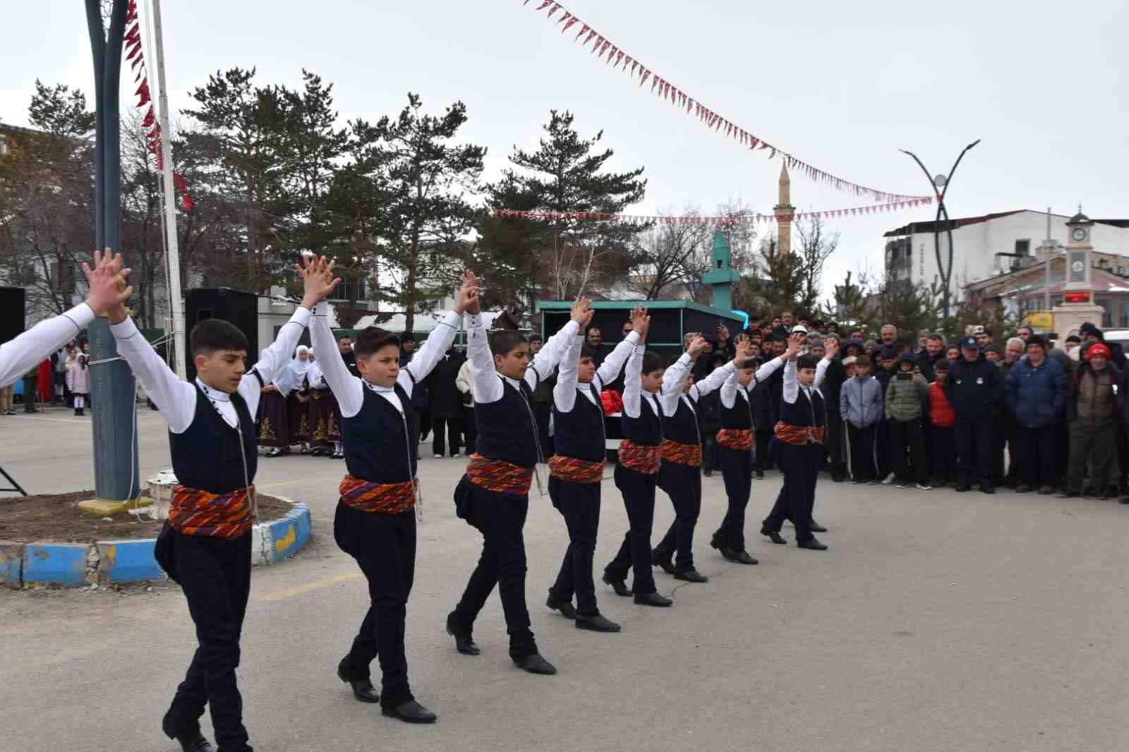 Aşkale’nin kurtuluşunun 108’inci yıl dönümü coşkuyla kutlandı
Aşkale’nin kurtuluşunun 108’inci yıl dönümü coşkuyla kutlandı