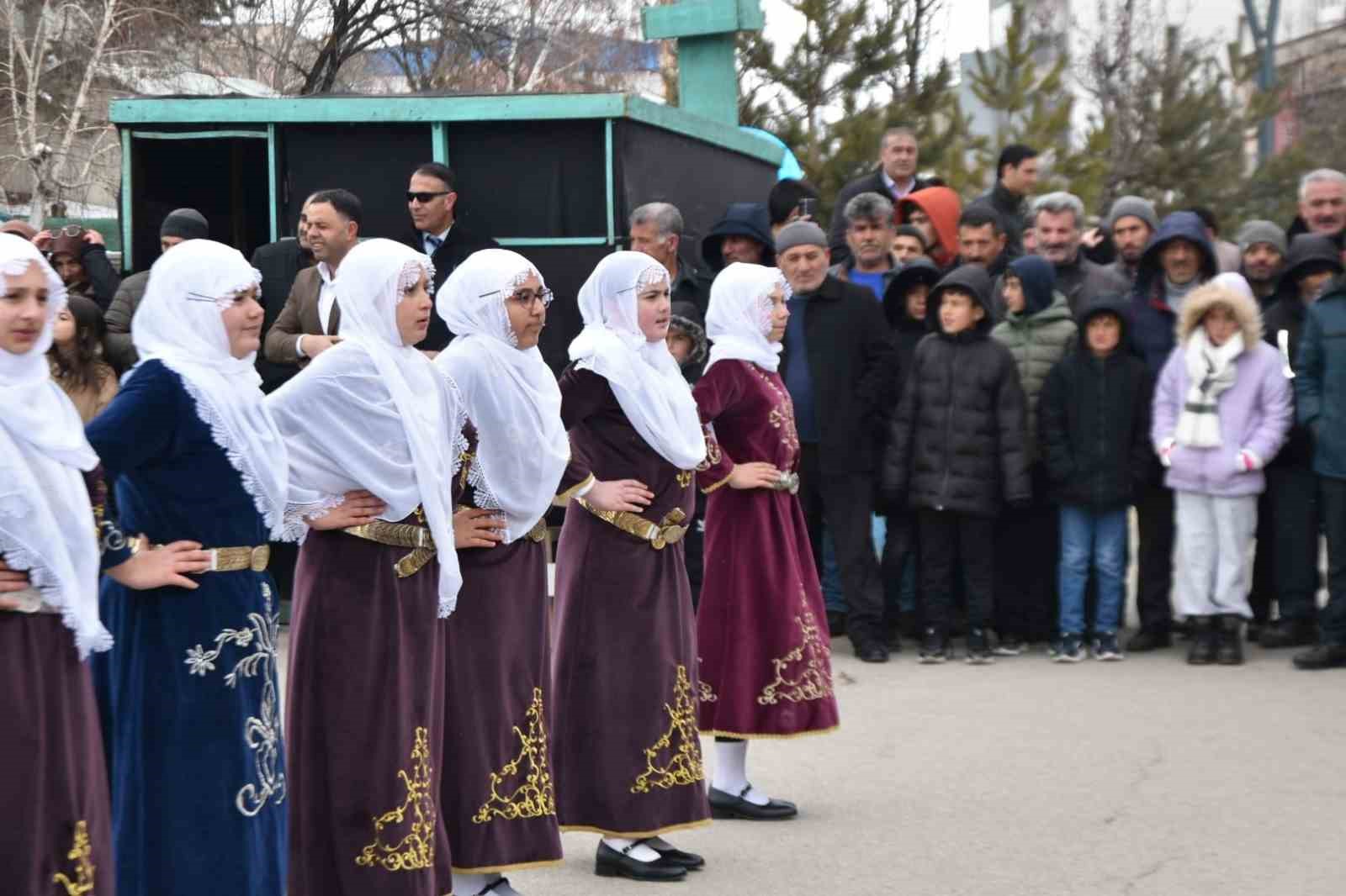 Aşkale’nin kurtuluşunun 108’inci yıl dönümü coşkuyla kutlandı
Aşkale’nin kurtuluşunun 108’inci yıl dönümü coşkuyla kutlandı